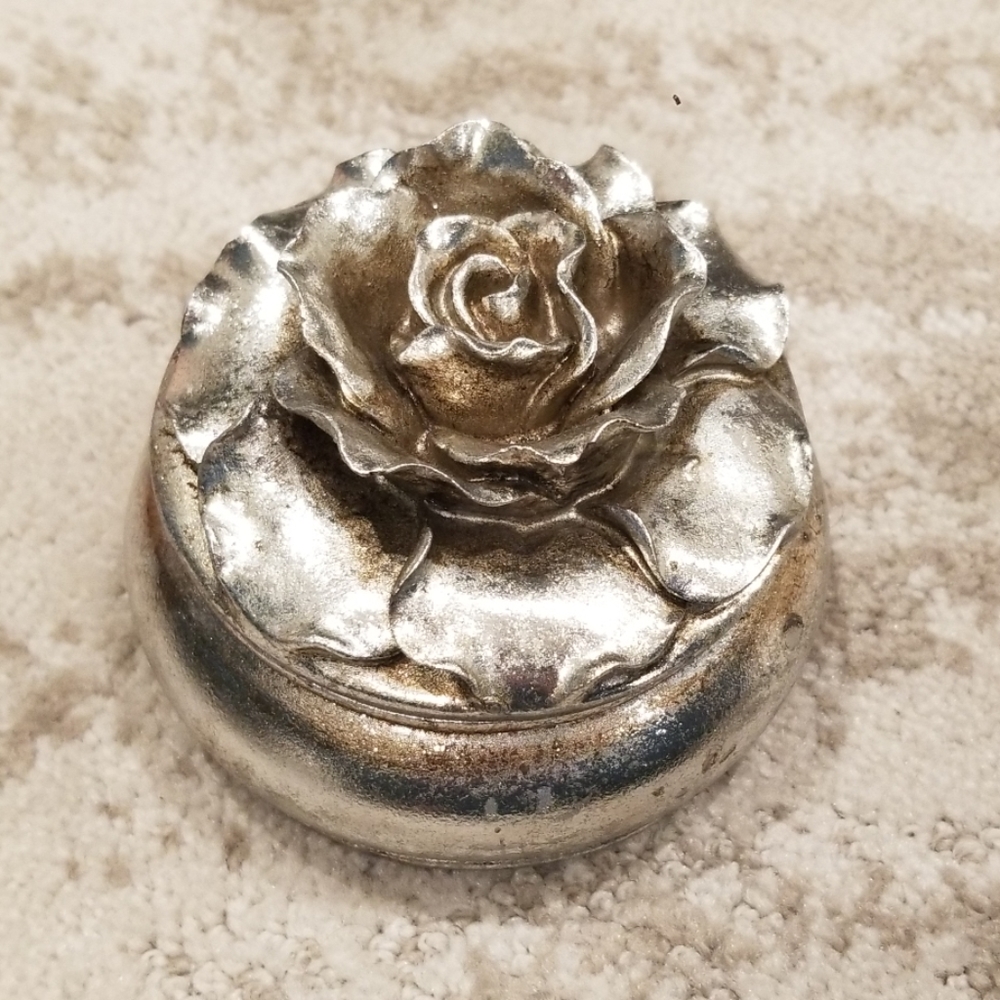3/$20 Cute silver jewelery box with flower top
